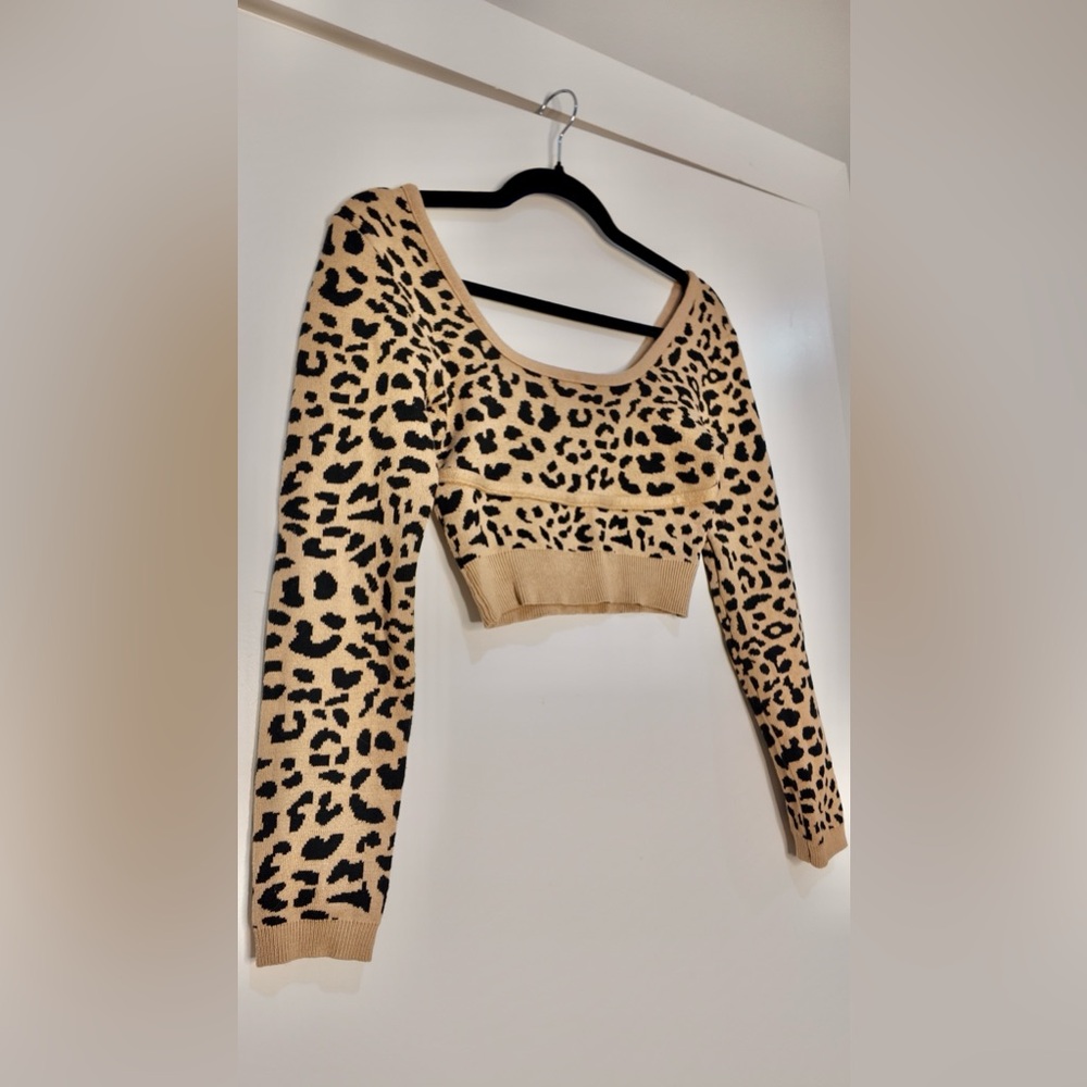 Immodel Womens Jaguar Print Size S Long Sleeved Sweater Cropped Tight Fitted Top